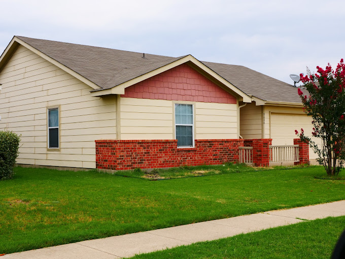 Warning Signs That Mean Roof Replacement Is Needed